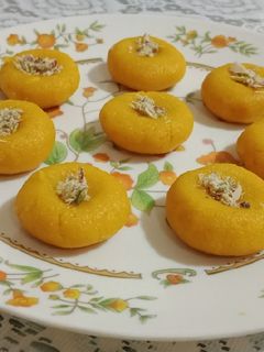 મેંગો પેંડા(mango penda recipe in Gujarati) રેસીપી મુખ્ય ફોટો
