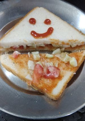 वेजिटेबल सैंडविच (vegetable sandwich recipe in Hindi) रेसिपी मुख्य फोटो