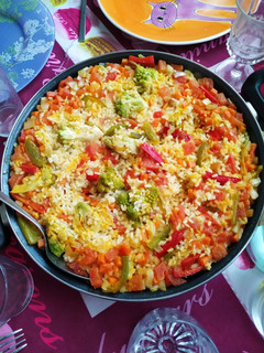Una foto de Paella de verduras vegetariana