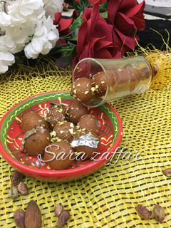 A picture of Gulab jamun.