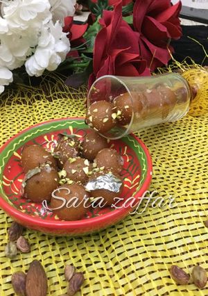A picture of Gulab jamun.