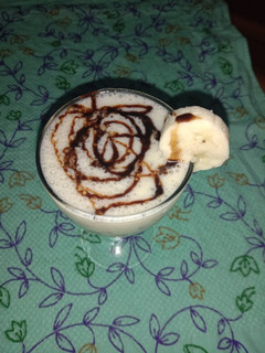 A picture of Banana dates milkshake.