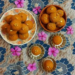 A picture of Besan Ladoo.