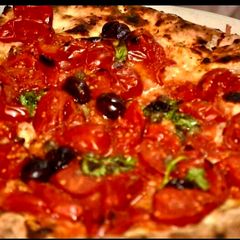 A picture of Tomato Pizza.