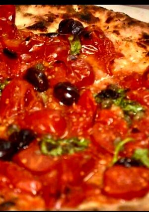 A picture of Tomato Pizza.