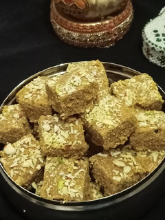 કાટલું પાક (Katlu Paak Recipe In Gujarati) રેસીપી મુખ્ય ફોટો