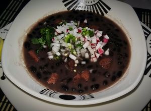 Una foto de Frijoles negros con carne de cerdo