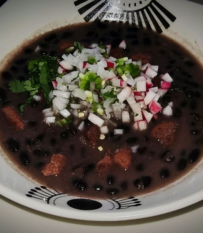 Una foto de Frijoles negros con carne de cerdo