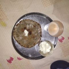 A picture of Bajre ki roti.