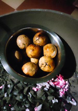 लिट्टी चोखा(LITTI CHOKHA RECIIPE IN HINDI) रेसिपी मुख्य फोटो