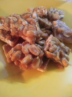 गुड़ मूंगफली चिक्की (gur mungfali chikki recipe in Hindi) रेसिपी मुख्य फोटो