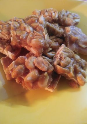 गुड़ मूंगफली चिक्की (gur mungfali chikki recipe in Hindi) रेसिपी मुख्य फोटो