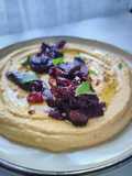Humus z soczewicy! Toping z buraków, daktyli i chili