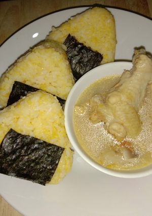 รูปของ ข้าวปั้นสีทอง (Golden Rice Ball)
