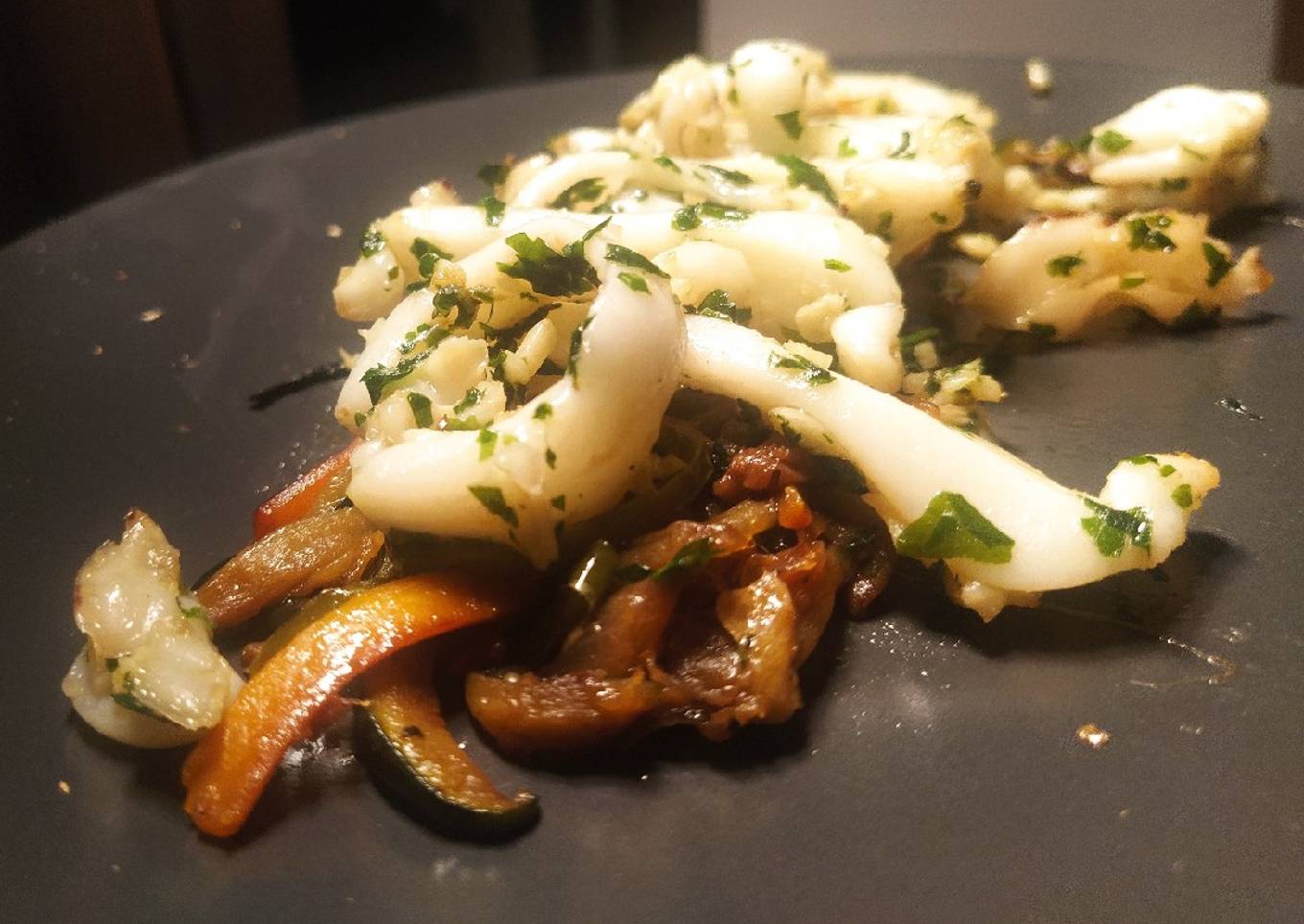 Sepia con verduras salteadas