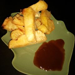 A picture of Sweet potato chips with ketchup.