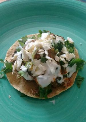 Una foto de Tostadas de carne molida con acelgas. ॐ