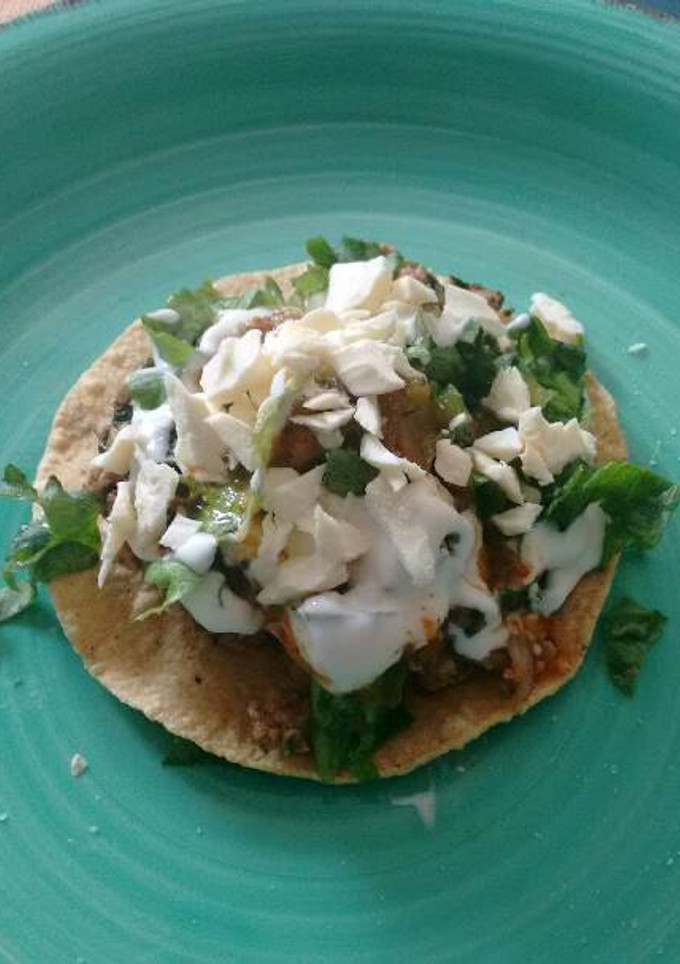 Una foto de Tostadas de carne molida con acelgas. ॐ