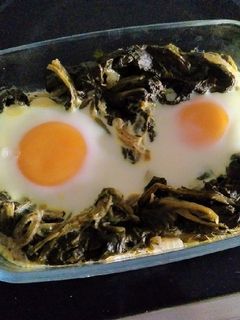 Una foto de Cazuelas de espinaca y huevo