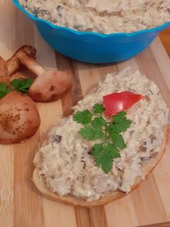 O poză a rețetei Ciuperci cu maioneză și usturoi.