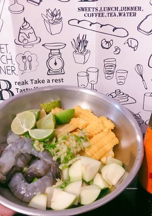 รูปของ ยำผลไม้กุ้งสด