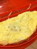Tortilla francesa de atún y cebolla en Lékué Omelette al microondas