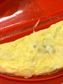Una foto de Tortilla francesa de atún y cebolla en Lékué Omelette al microondas
