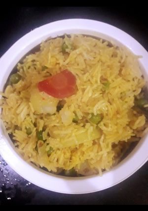 गाजर और मटर पुलाव(gajar aur matar pulao recipe in hindi) रेसिपी मुख्य फोटो
