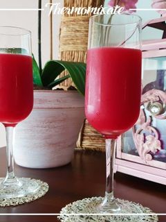 Una foto de Cóctel de cava y frutos rojos con Thermomix
