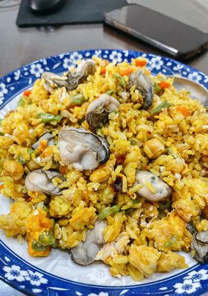 Hình của món Cơm chiên hàu sữa.