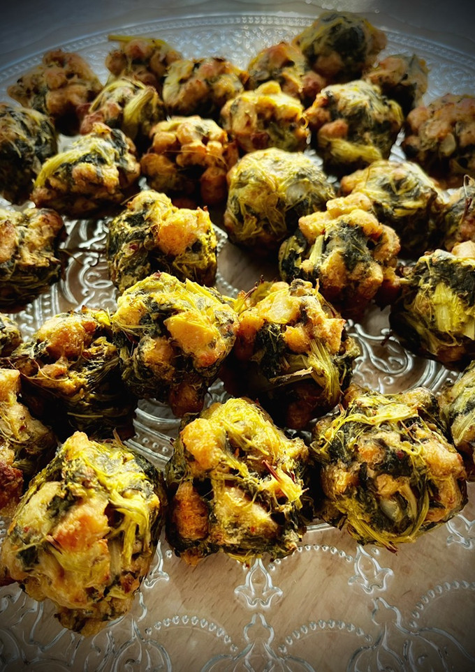 Una foto de Albóndigas vegetarianas de soja texturizada y grelos (en airfryer)