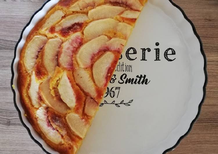 Torta estiva alle pesche bianche