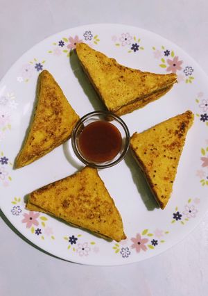 A picture of Crispy Besan Bread Toast.