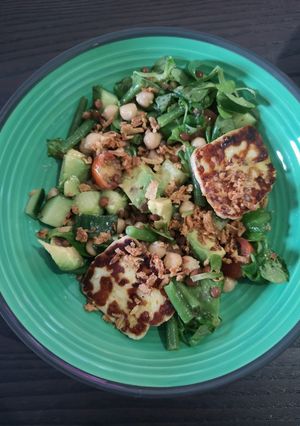 Une photo de Salade au Halloumi