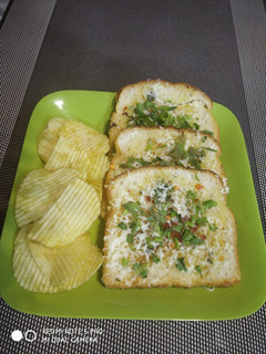 ગાર્લિક બ્રેડ (Garlic Bread Recipe in Gujarati) રેસીપી મુખ્ય ફોટો
