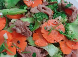 Hình của món Súp lơ, cà rốt xào thịt bò.