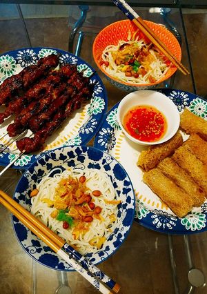 Hình của món Bún thịt nướng Chả giò.
