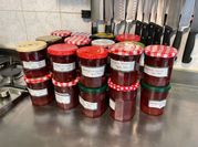 Une photo de confiture cerises