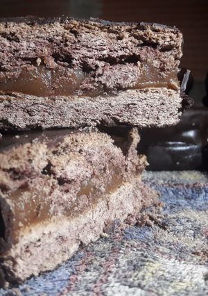 Una foto de Alfajores de CHOCOLATES relleno de dulce de leche
