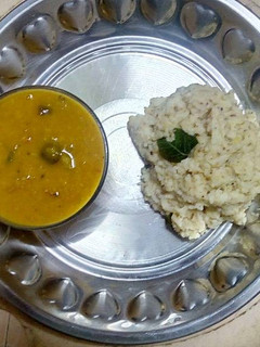 வென் பொங்கல் மற்றும் சாம்பார் செய்முறை முக்கிய புகைப்படம்