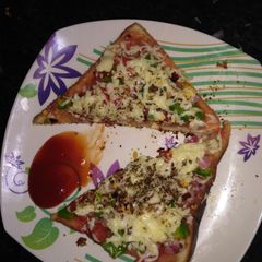 A picture of Tawa Bread Pizza.