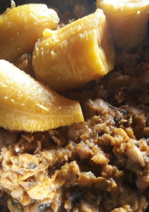 A picture of Porriage brown beans and Ripe plantain.