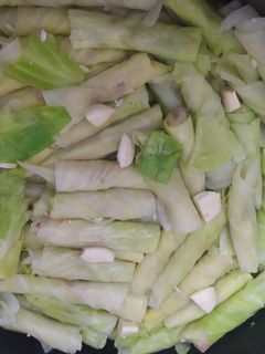 صورة لوصفة ملفوف بالبرغل والثوم والبهارات اللذيذه🍋🧄