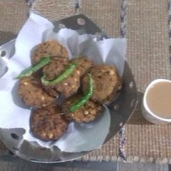 A picture of Bhaji vada.