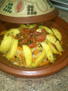 Una foto de Tajín de pollo y verduras
