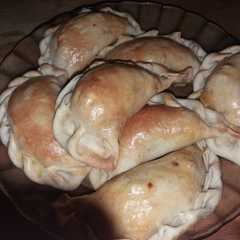 Una foto de Empanadas de pollo al horno económicas y riquísimas😍
