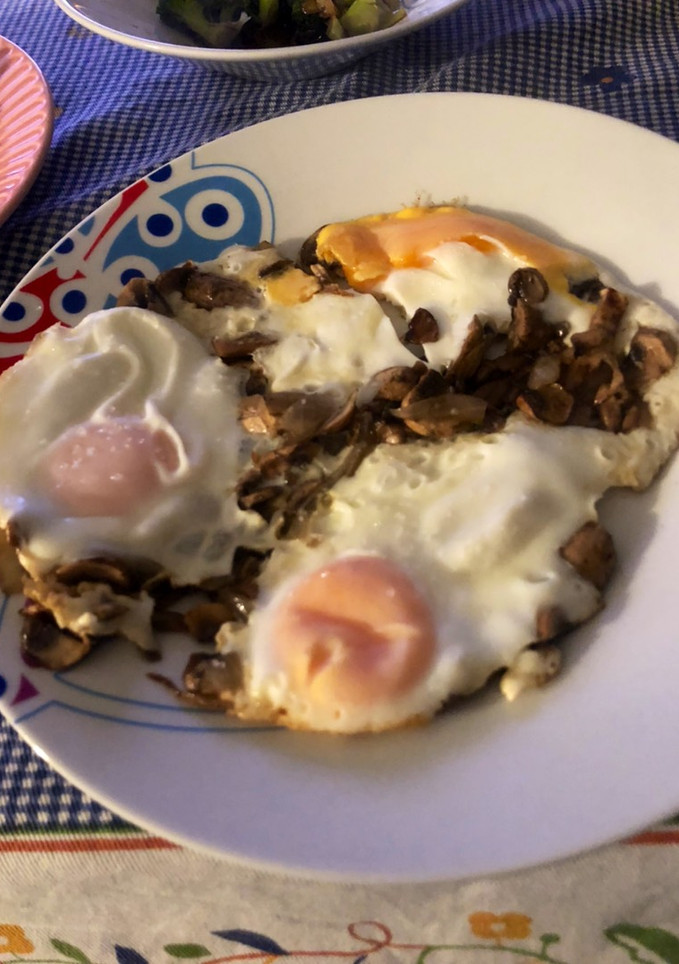 Una foto de Champiñones con huevo 🥚