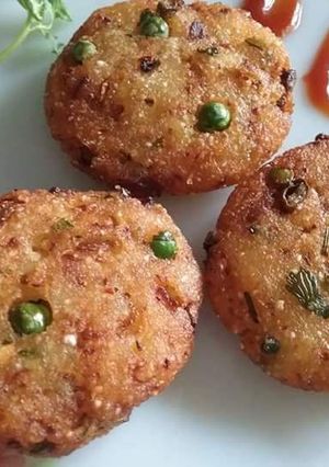 A picture of Makai daliya and potato  ke kabab.