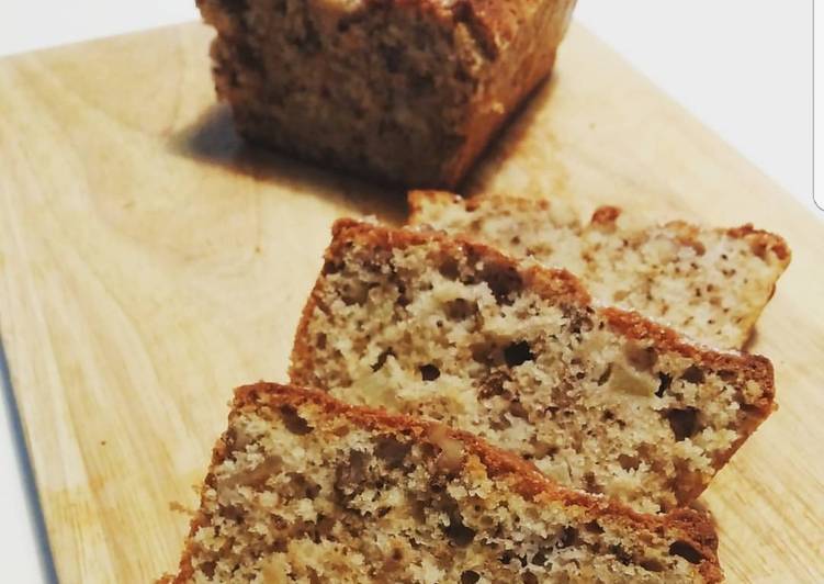 Bizcocho con nueces y manzana