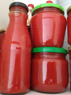 Una foto de Salsa de tomate (para conserva) en olla lenta